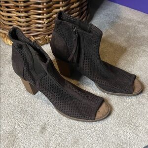 SM New York NWOB Brown Peep-Toe Heeled Shoes